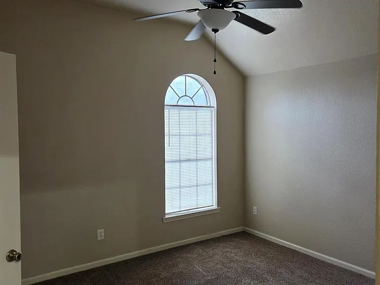 803 Whelton Dr — Photo 5