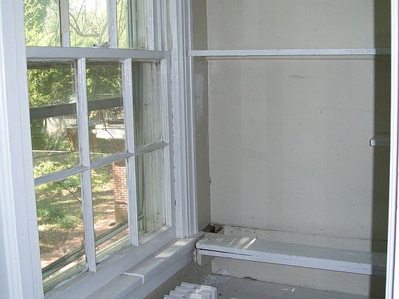 3rd image of 4818 Chamberlayne Ave #B