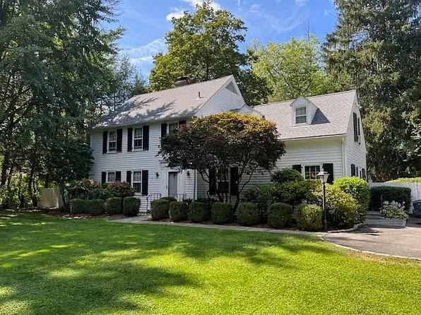 576 Old Post Rd, Bedford, NY 10506