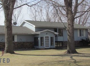 556 Sunset Dr, South Sioux City, NE 68776