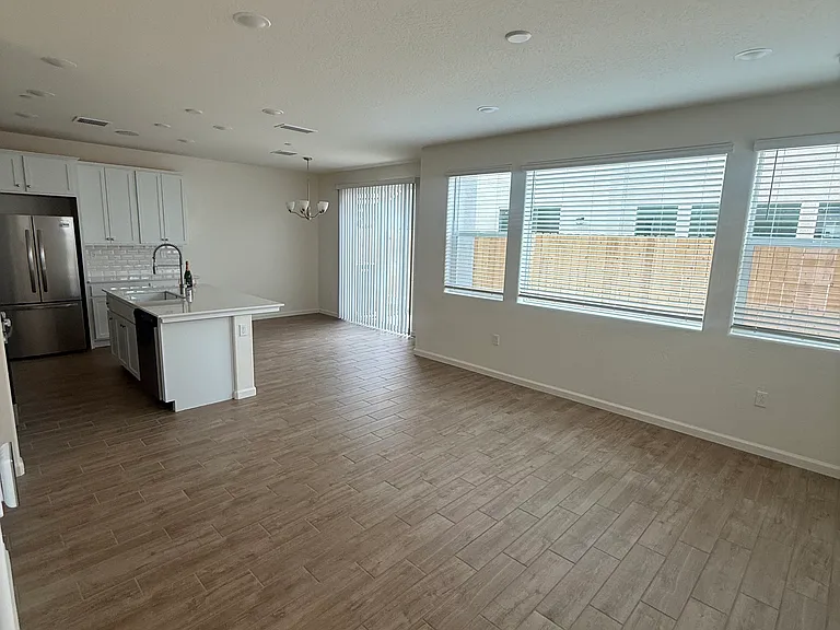 1519 Redbrick Ln — Photo 5