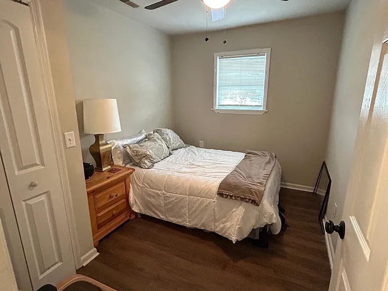 708 Yew St #5 — Photo 3