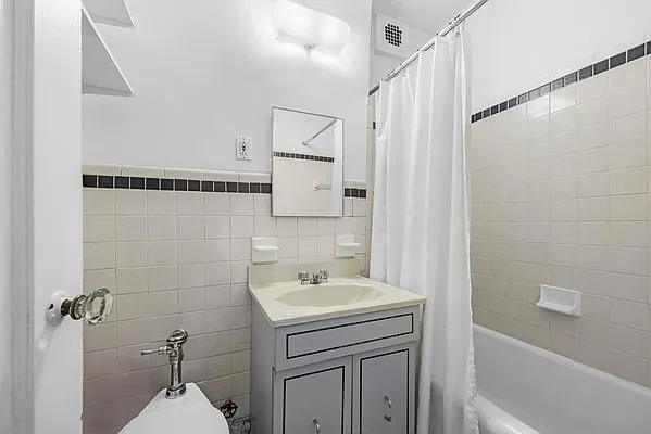 Sold by Compass | media 4