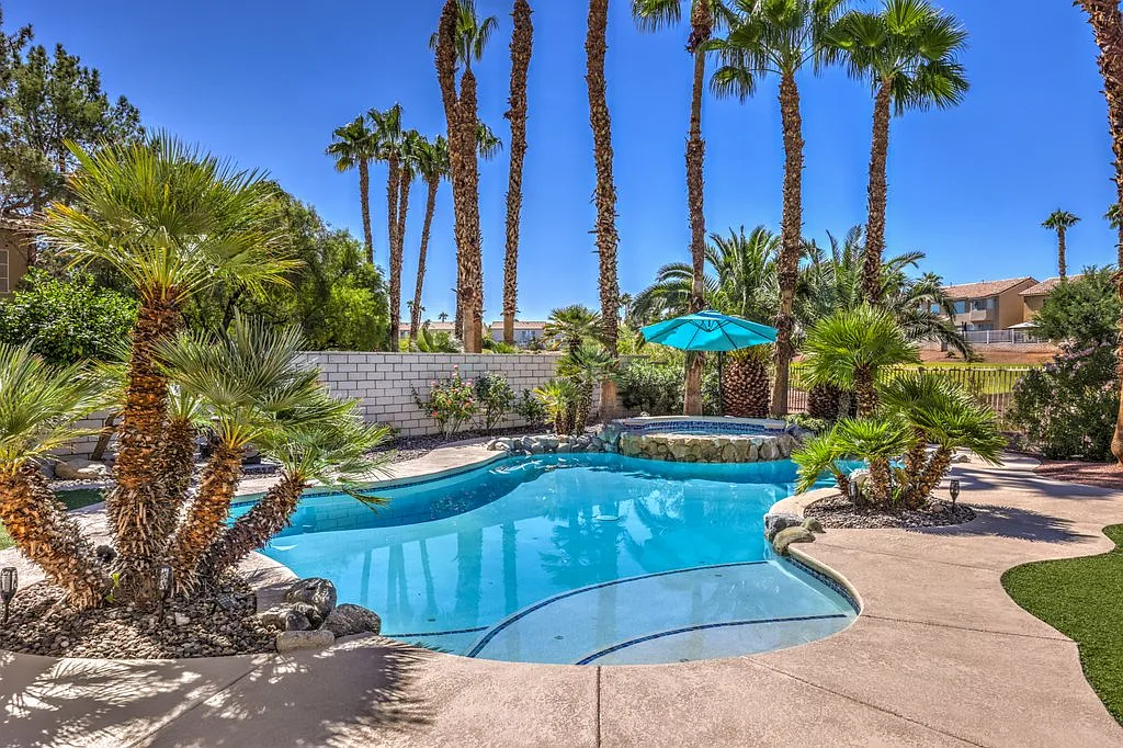 Stunning Luxury on Legacy Golf Course! Pool/Spa! — Photo 1