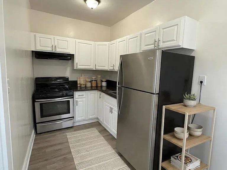 738 S New Hampshire Ave — Photo 9