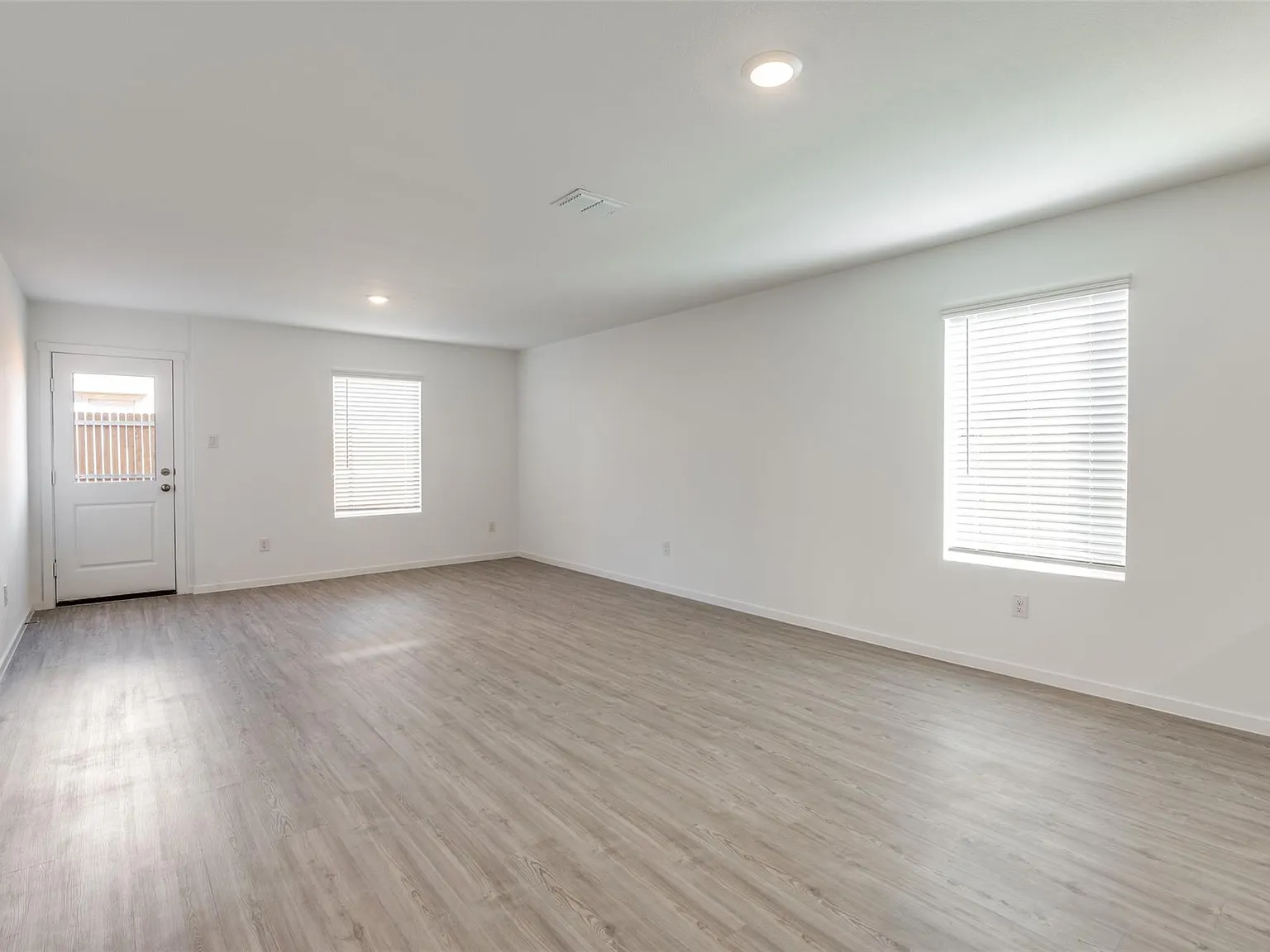 4 bed, 2.5 bath, 1653 sqft, $2,199 — Photo 3