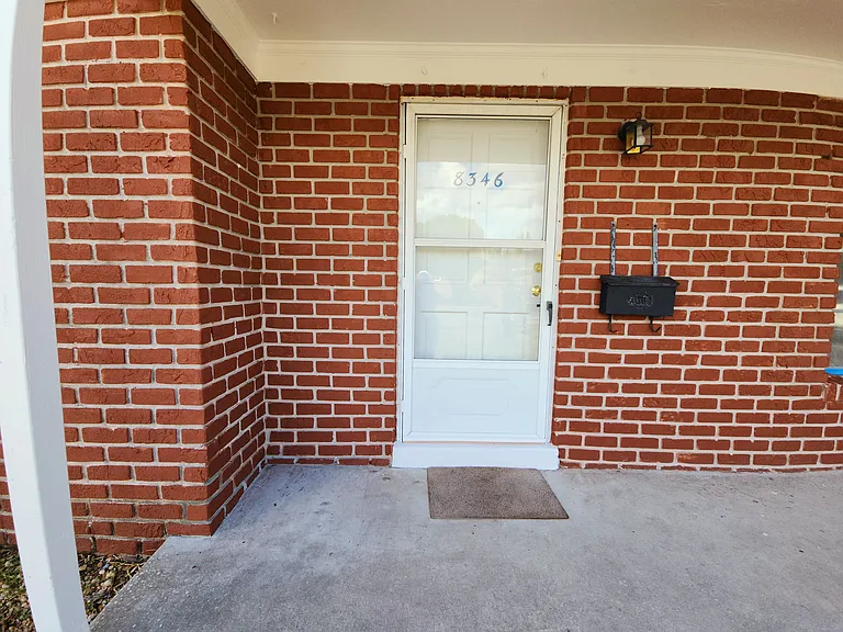 8346 10th Way N — Photo 2