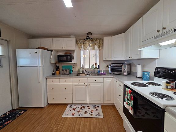 2nd image of 6547 Lamprey Ln