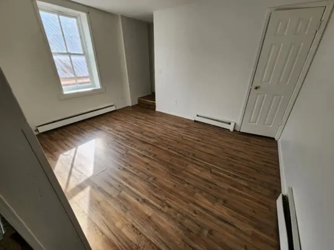 2 bed, 1000 sqft, $1,350 — Photo 4