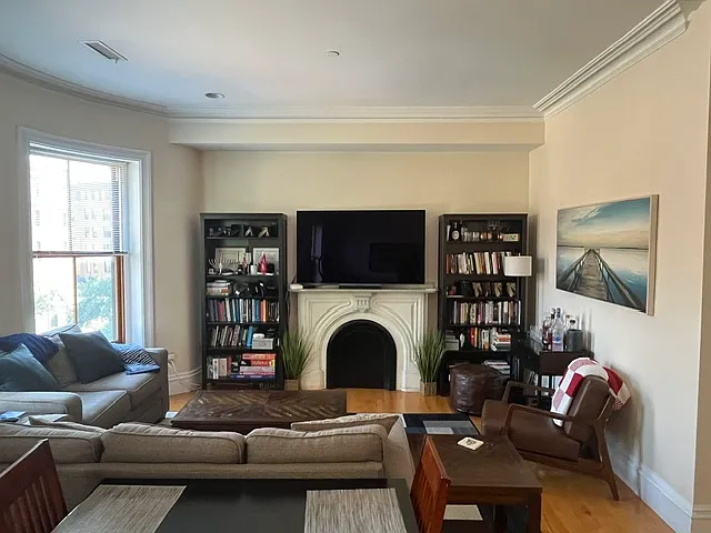 2 bed, 900 sqft, $3,600 — Photo 2