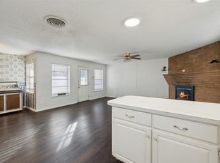 1221 Hurstview Dr, Hurst, TX 76053