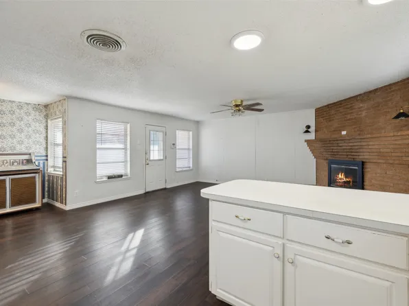 1221 Hurstview Dr, Hurst, TX 76053