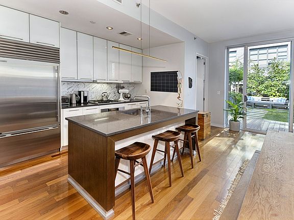 3rd image of 80 Metropolitan Ave #Thf