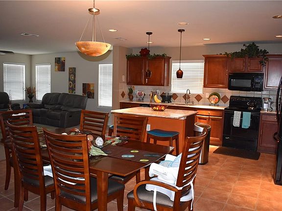 4th image of 621 Candellia Dr