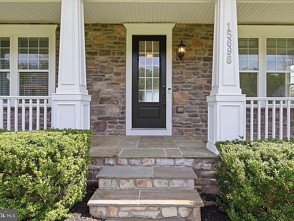 5th image of 15698 Woodchester Ct