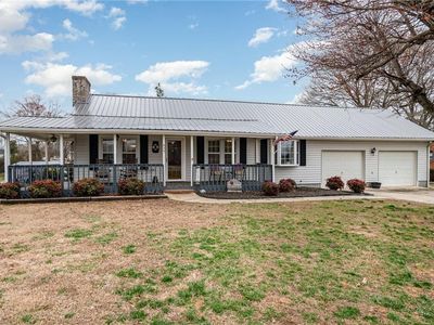 637 Carolina Ave, Yadkinville, NC, 27055