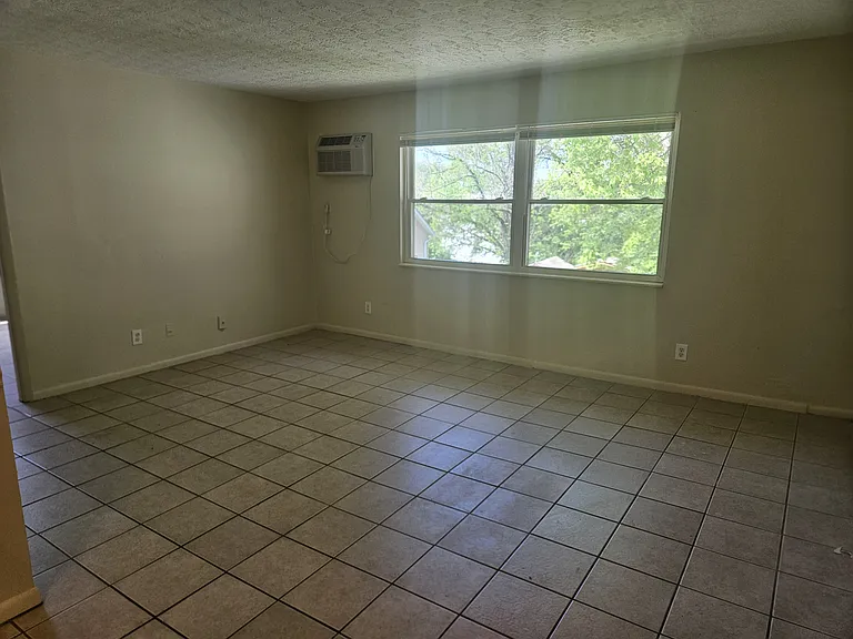 310 Main St #4 — Photo 6