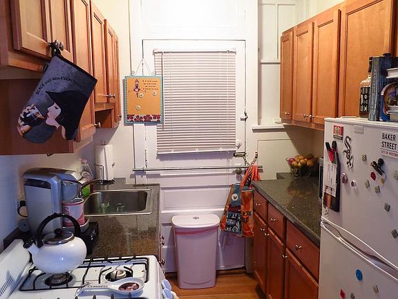 3rd image of 4303 N Winchester Ave APT 2C