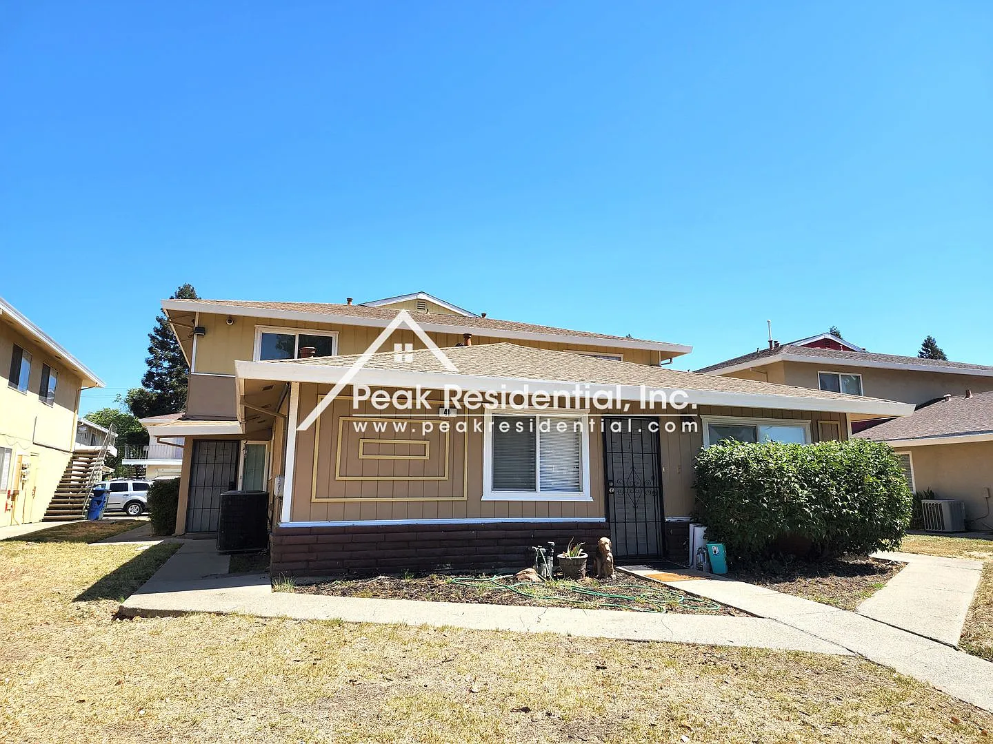 Spacious 2bd/1ba Sacramento Fourplex — Photo 1