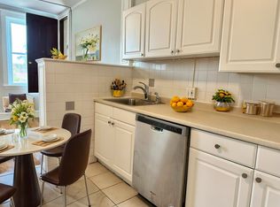 49 Egmont St #4, Brookline, MA 02446