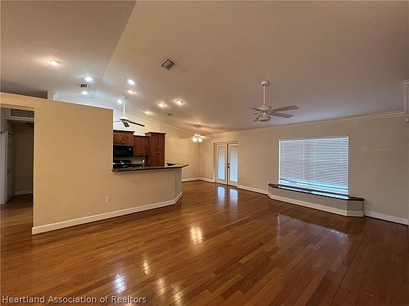 3rd image of 207 Kodiak St NE