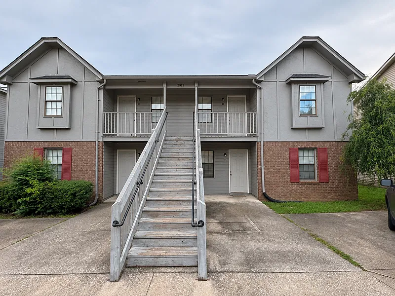 2 bed, 1.0 bath, 900 sqft, $775 — Photo 2