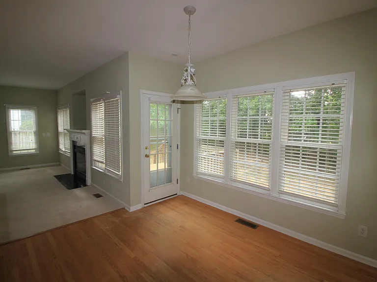 304 Peachtree Point Ct — Photo 9