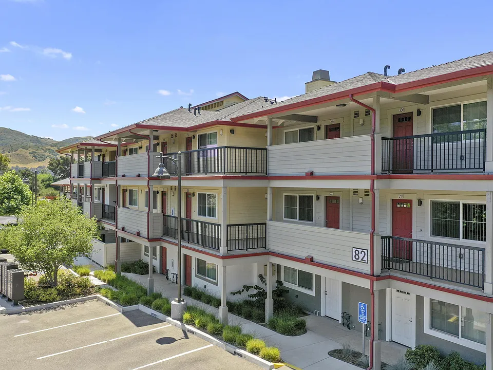 82 E 2nd St #203