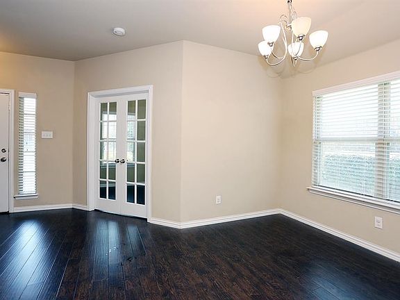 5th image of 708 Silvermoon Dr