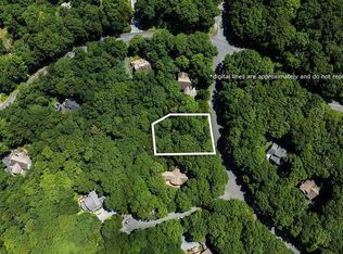383 Timber Camp Dr, Roseland, VA 22967