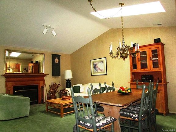 5th image of 119 Hidden Ridge Dr