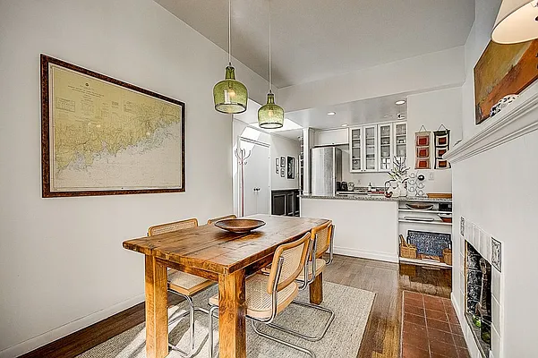 Sold by Redfin Real Estate | media 18