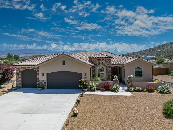 814 N High Ground Dr, Dammeron Valley, UT 84783