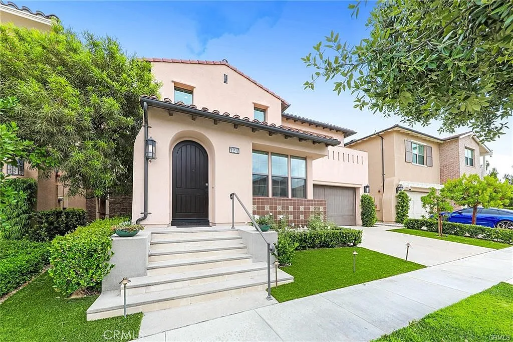 4 bed, 3.5 bath, 3473 sqft, $7,200 — Photo 1