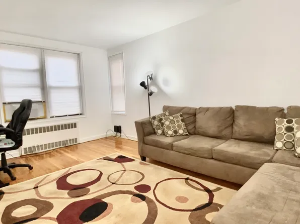 2280 Burnett Street image 1 of 8