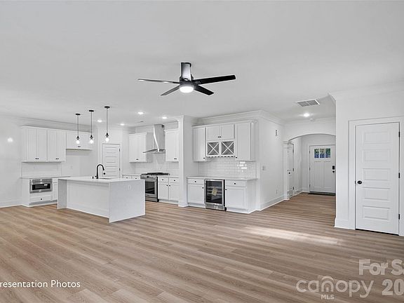 2nd image of 4506 Castleton Rd