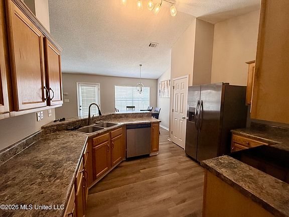 4th image of 12025 Harmony Cir