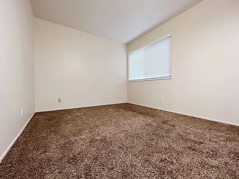 Vernon Apartments — Photo 16