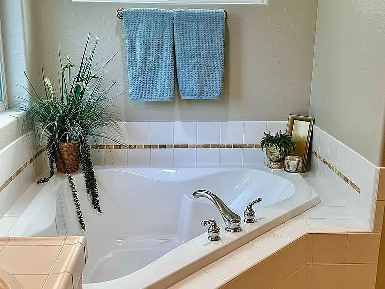 Huge soaking tub in master