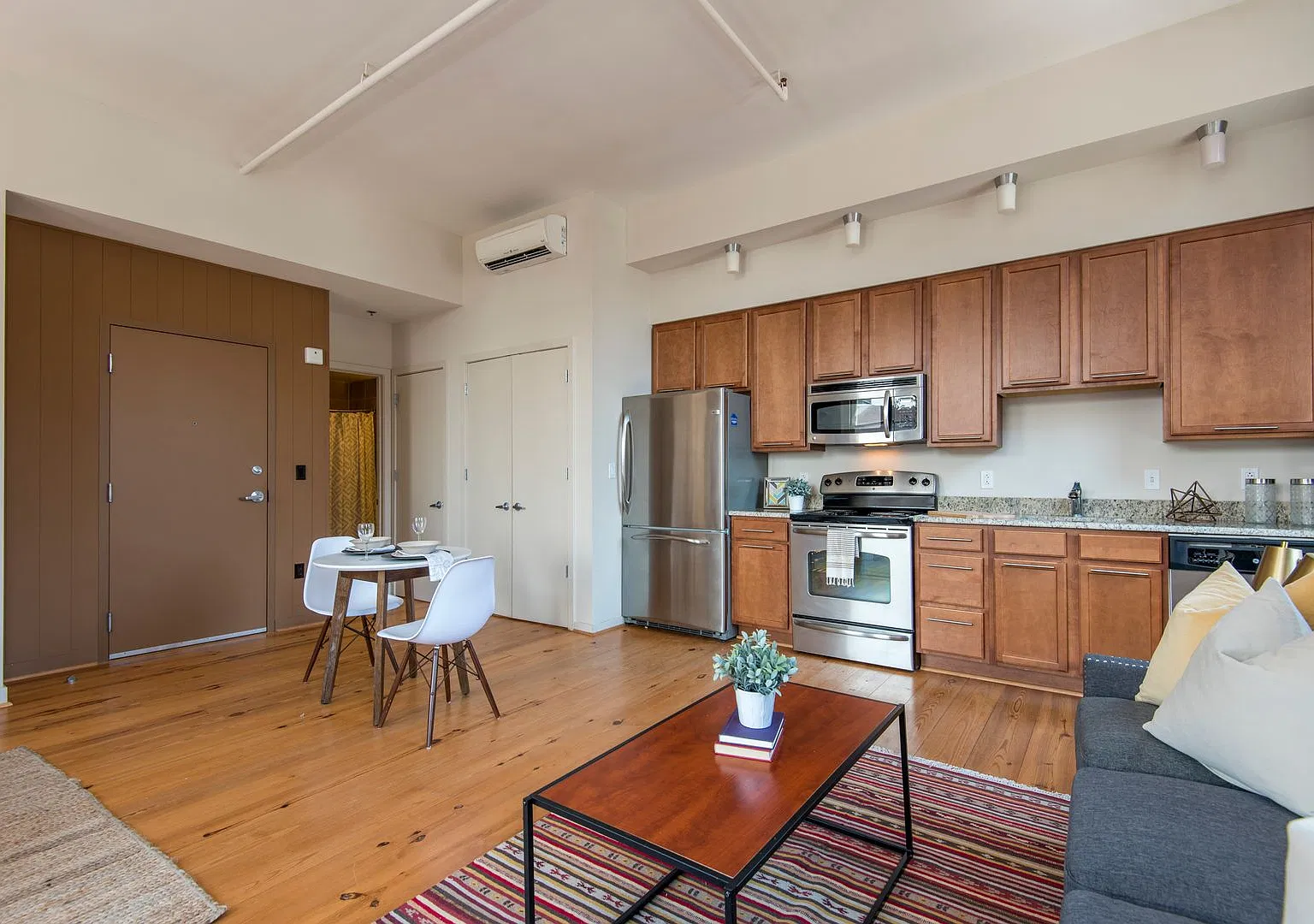 1200 Walnut St — Photo 2
