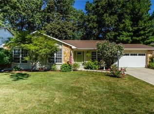 801 Greenridge Ln, Saint Peters, MO 63376