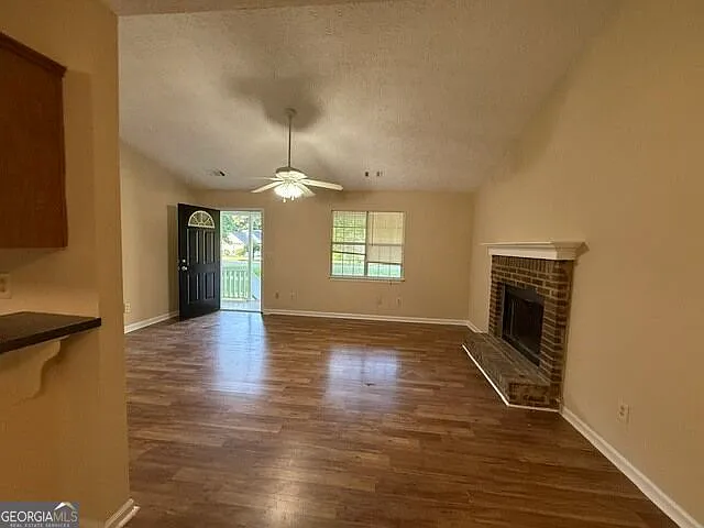 3 bed, 2.0 bath, 1258 sqft, $1,850 — Photo 2