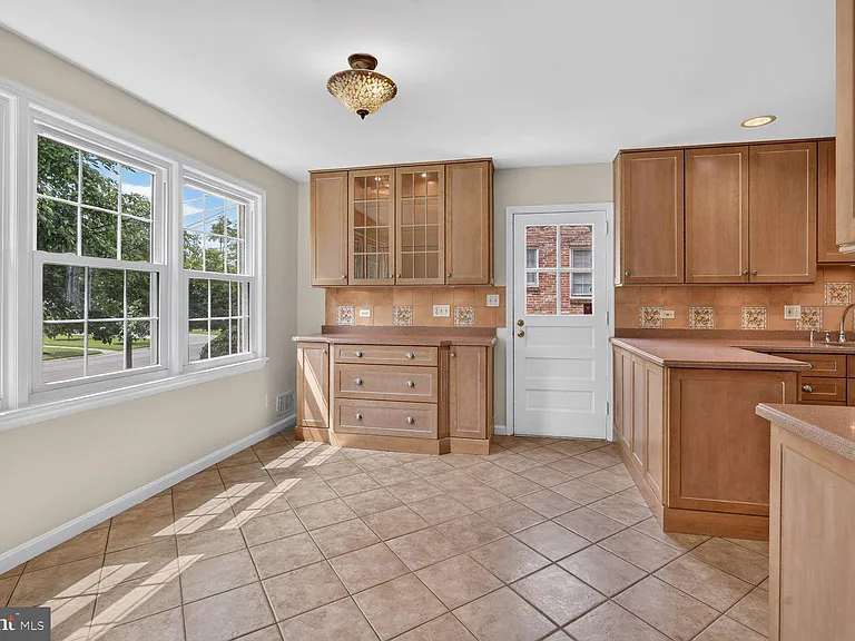 6035 Chatsworth Ln — Photo 22