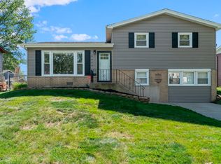 5653 Dover Rd, Oak Forest, IL 60452