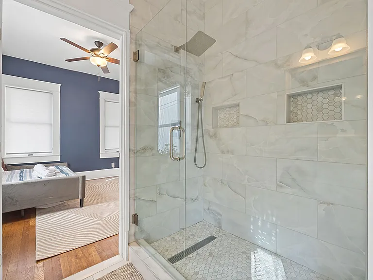1021 North Ave NE — Photo 15
