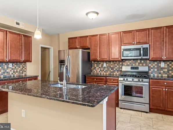 8218 Craig St, Philadelphia, PA 19136