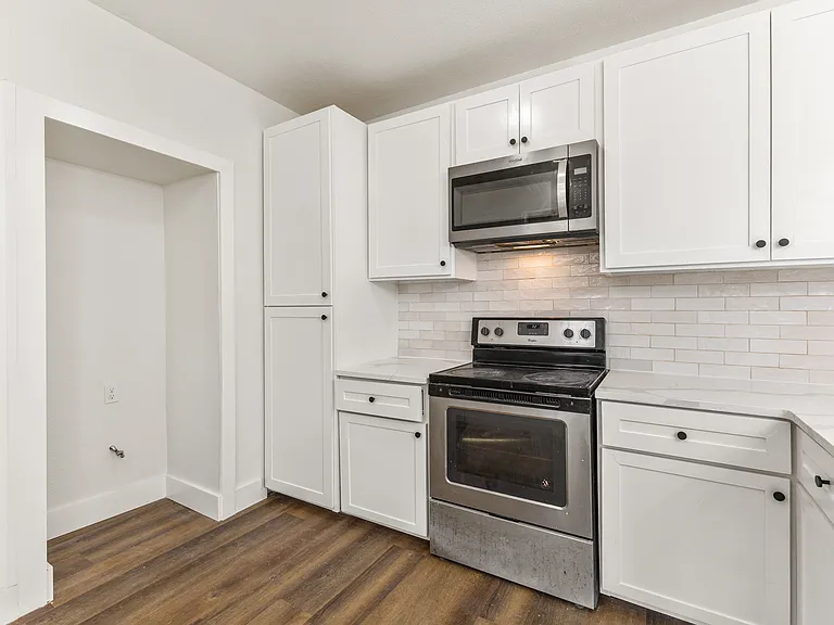 418 Lillian St — Photo 12