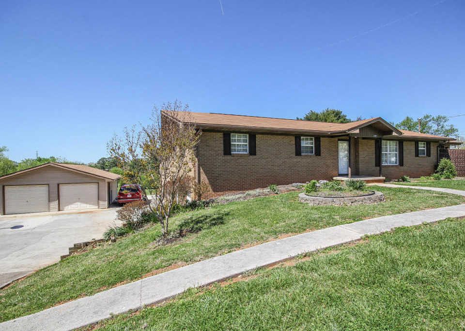 1st image of 2727 Greenway Dr