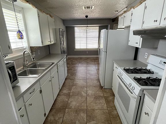 5th image of 2528 Belle Grove Dr
