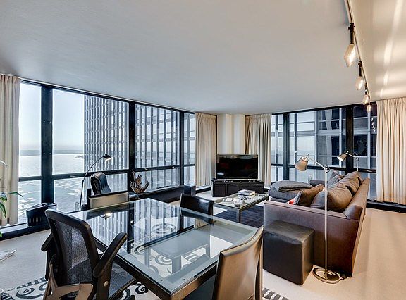 2nd image of 910 N Lake Shore Dr APT 2015